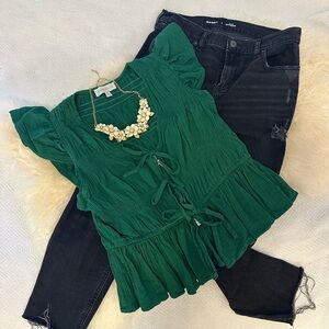 ✨ Jennifer & Grace Green Ruffled Top with Bows Women’s Medium ✨
